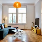 Apartment Historic Center Boutique 3 - Free Parking - Schlossberg View - By Casa Momo *