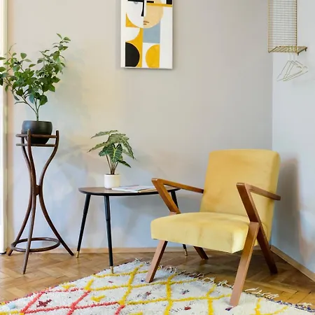 Kunstvolles Im Zentrum Mit Balkon Und Parkplatz Graz