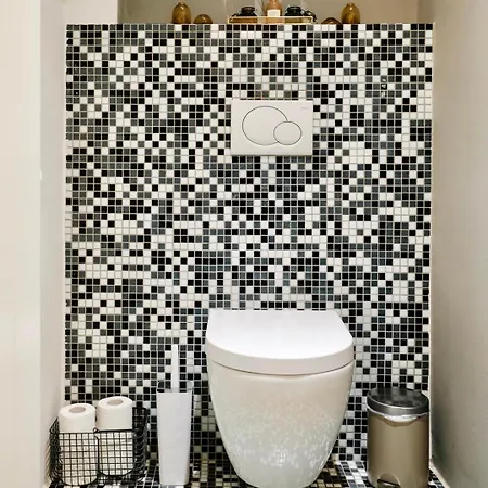 アパート Kunstvolles Im Zentrum Mit Balkon Und Parkplatz