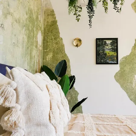 Kunstvolles Im Zentrum Mit Balkon Und Parkplatz アパート *